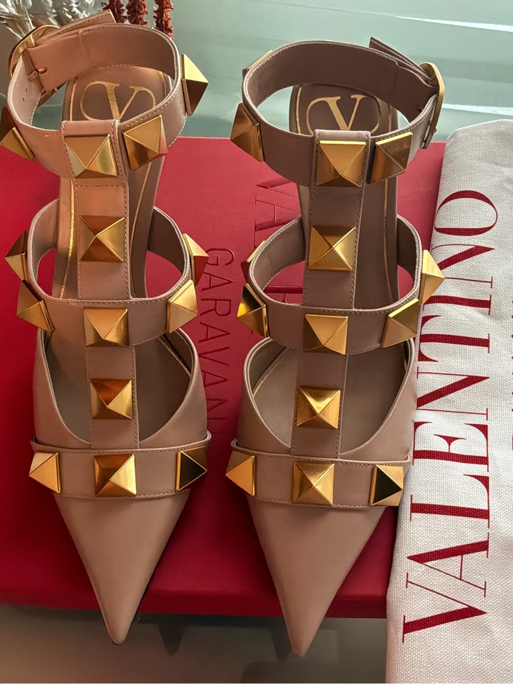 Valentino Garavani Pink Nude Leather Rockstud T-Strap Pointed Heels